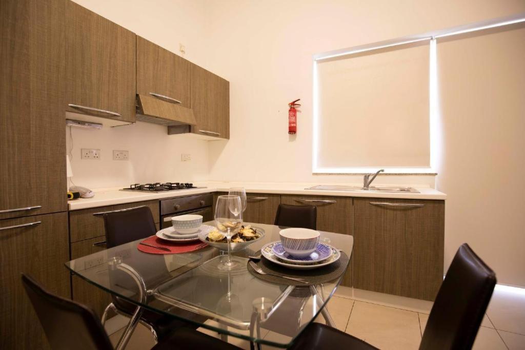 Metrostays Apartament Слима Екстериор снимка